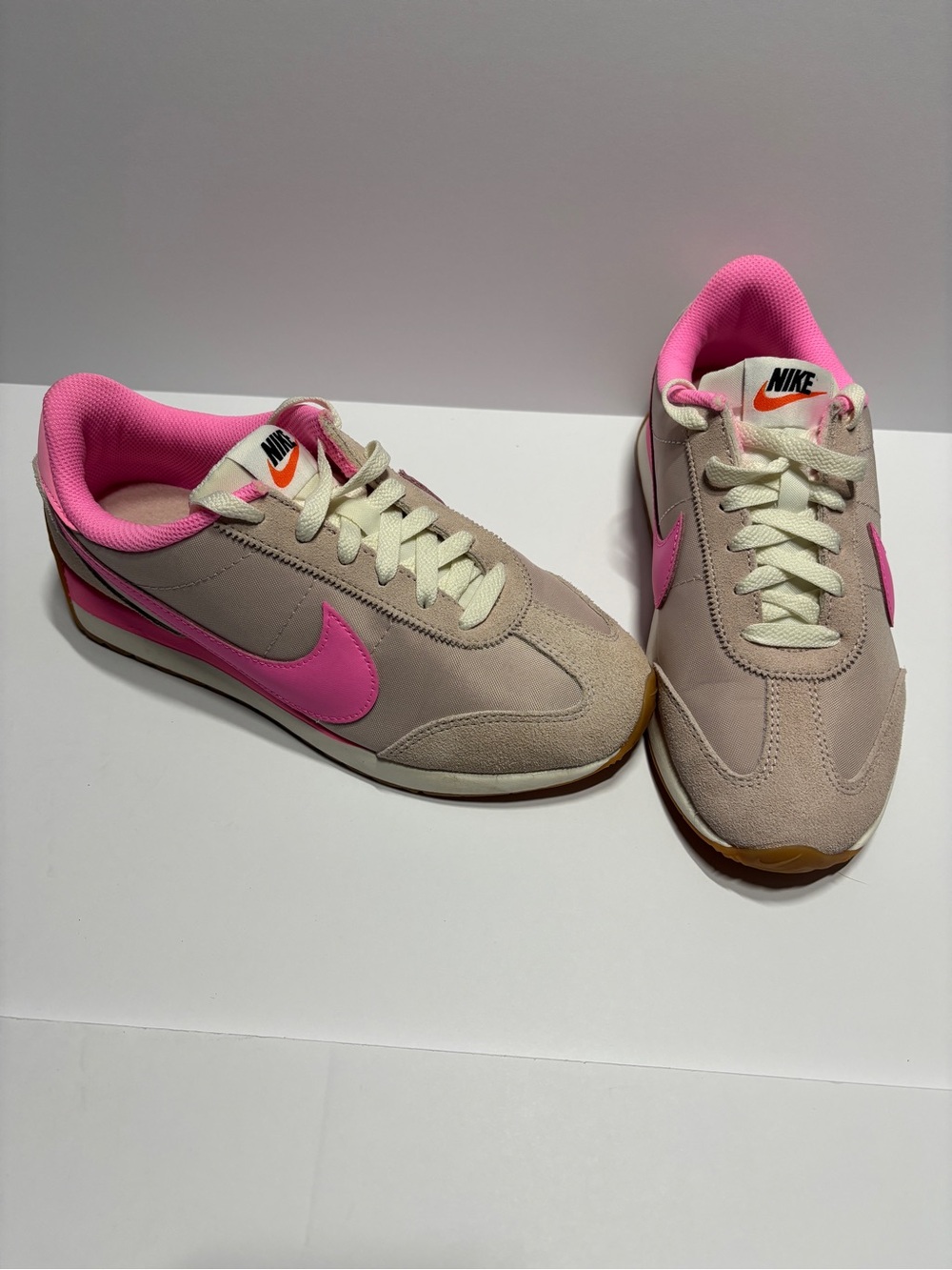 Nike Pacific Women’s Retro Runner Sneakers - Silt Red/Pink Spell. Size 6